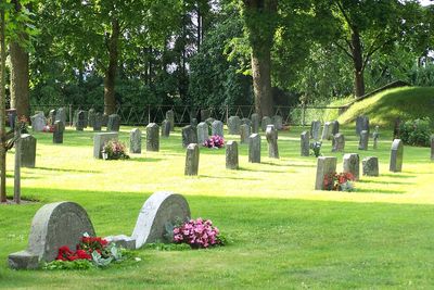 bury ashes in a cemetery cremation graves