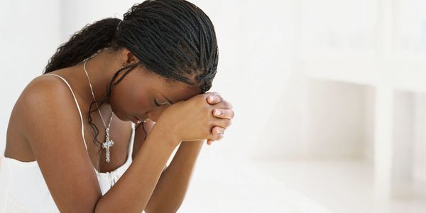 Picture of a woman praying
