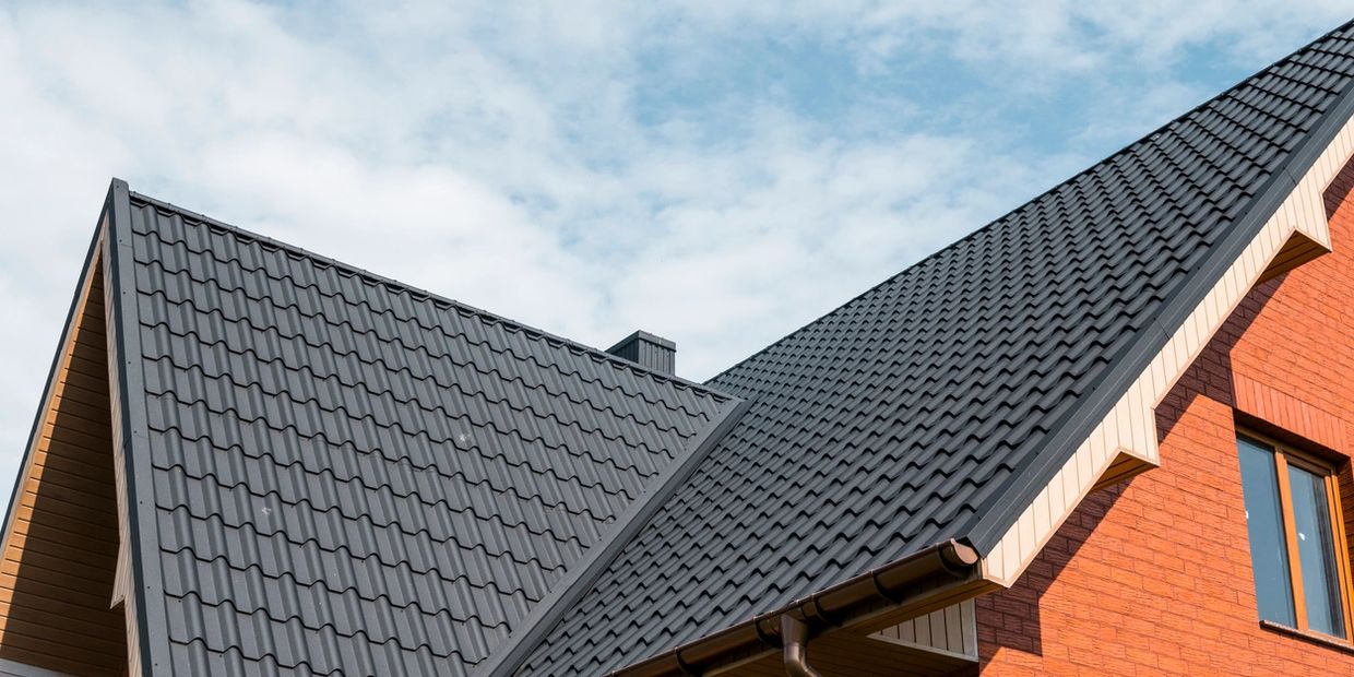 Tile roof with copper half round gutter