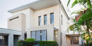 Explore Luxury Homes on North Bay Road For Rent! Contemporary Houses in Gated Communities in Miami.