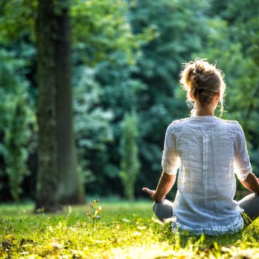 Gestion du stress : méditation, être zen, profiter moment du présent, nature