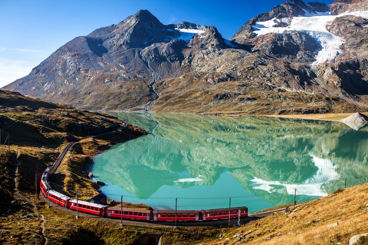 Luxury train journeys all around the world offered by Spice Travel
