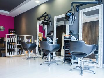 Affordable family hair salon thats full service near New Berlin, WI