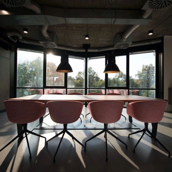 Unique meeting space for 8 delegates boardroom style