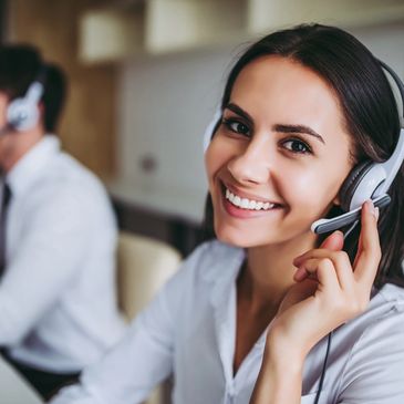 shows a receptionist  smiling with a headset