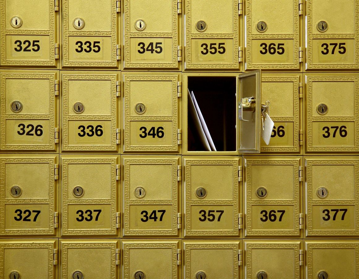 Actual and virtual mailboxes Altadena California