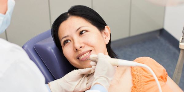 La Clinique Dentaire Couture et Valois à Sorel-Tracy offre les traitements de parodontie.