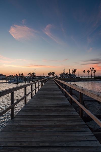 Island Moorings neighborhood info