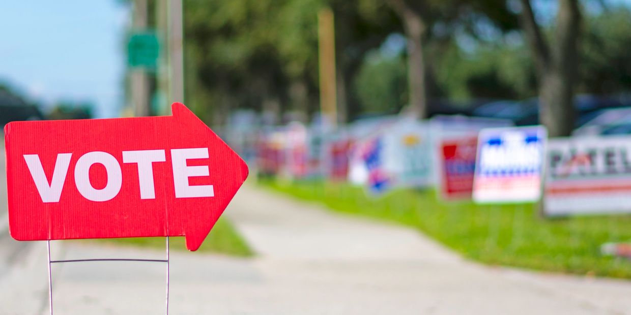 Red arrow-shaped vote sign pointing right.