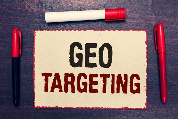 Card with 'GEO TARGETING' surrounded by red pens and marker.