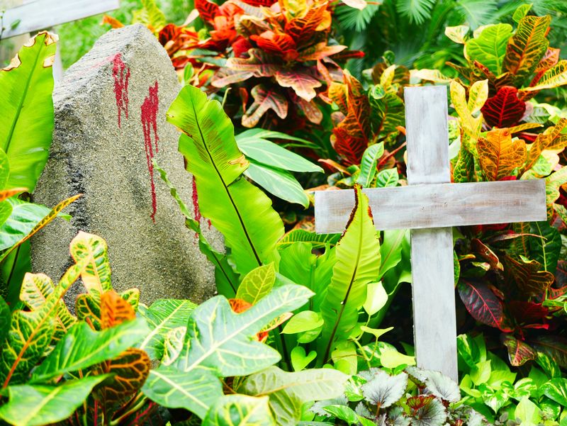 Halloween gardening decoration