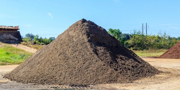 pile of screen top soil