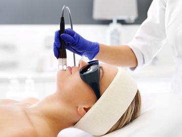 demonstration of a hydrofacial