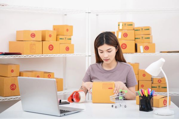 Starting an online dropshipping store from home with a laptop computer.