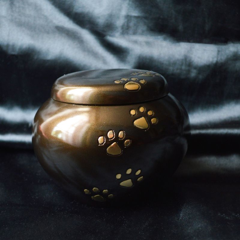 Funeral urn for pets, after the cremation.