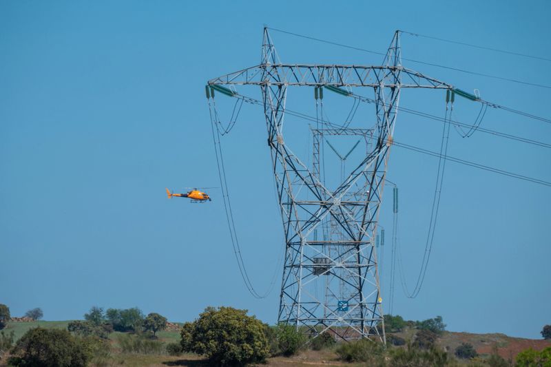 Monitoring Helicopter checking the correct state of the high voltage electrical network