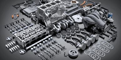 Motor parçalarının detaylı düzenlenmiş görüntüsü.