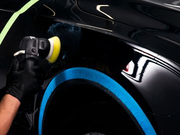 Premium-Außenaufbereitung für höchsten Glanz und Schutz.