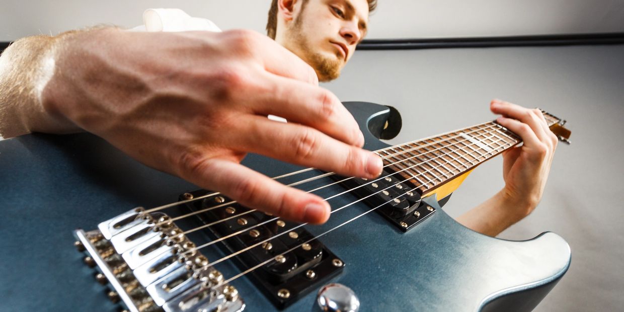 Electric Guitar lessons ar Groove Guitar School in Pretoria, Centurion Valhalla - Online lessons