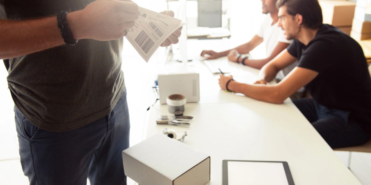 Astorias Hub: Your local mailing & shipping specialist.