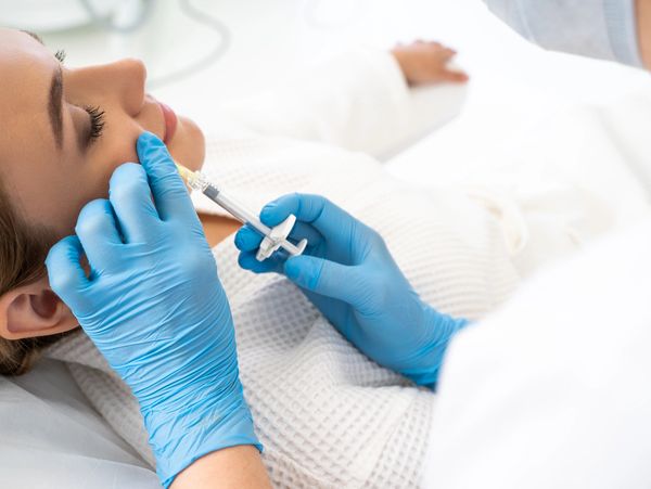 Tratamiento de armonización facial con Acido Hialurónico en Castelldefels