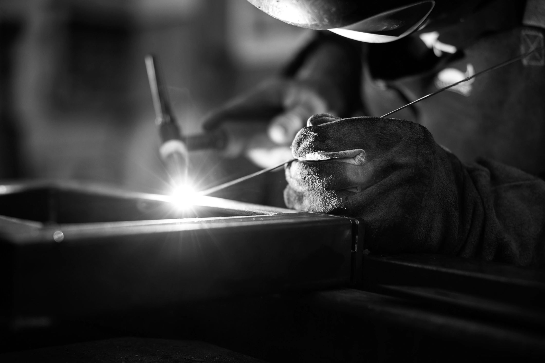 Custom fabrication, precision TIG/MIG welding, mobile repair, and small-batch metalwork. Built with 