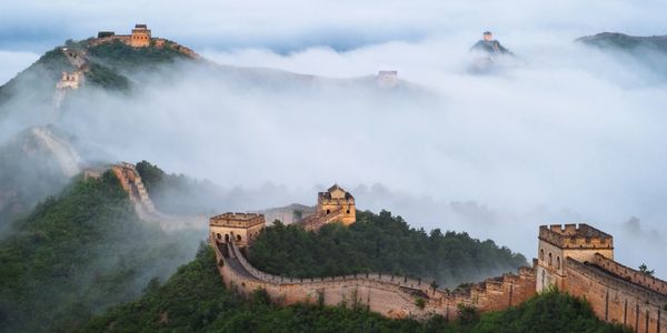 La Gran Muralla China entre la niebla.