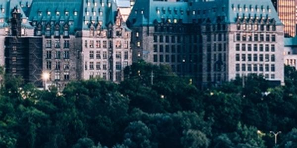 Vue d’Ottawa et de la Colline du Parlement, siège institutionnel du CCRCC en Ontario.