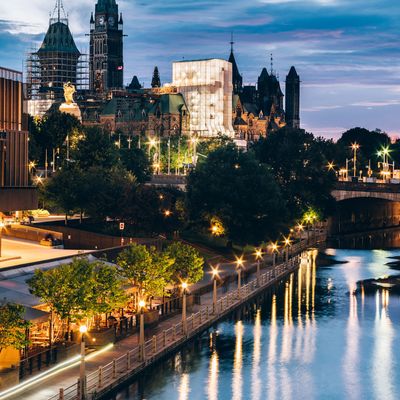 Accounts receivable consulting, credit risk strategy, and collections in Canada.