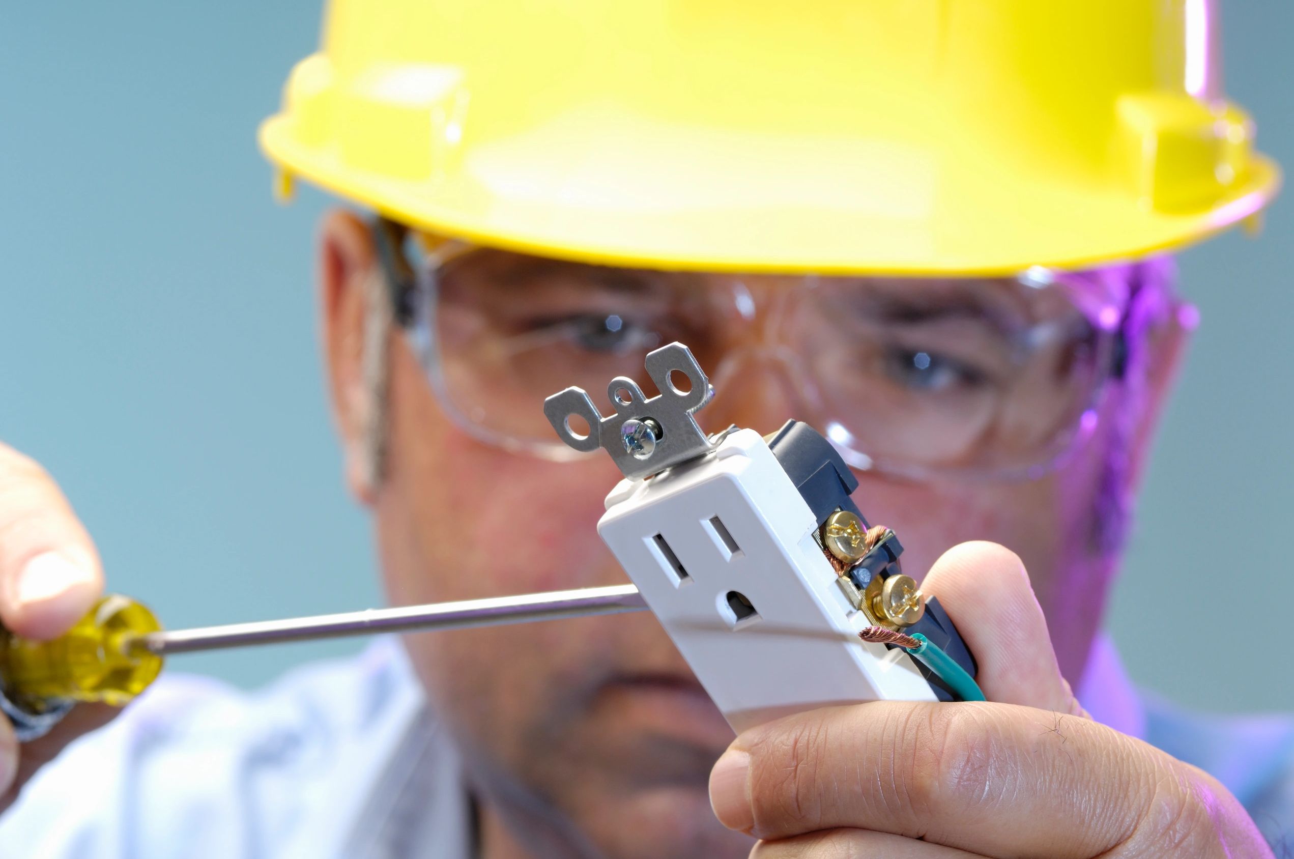 Electrical technician providing residential services in La Quinta.