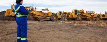 need risk managers at site with heavy equipment in the background

