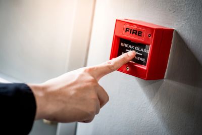 Pushing a fire call point, this fire safety course includes what these are used for in case of an em