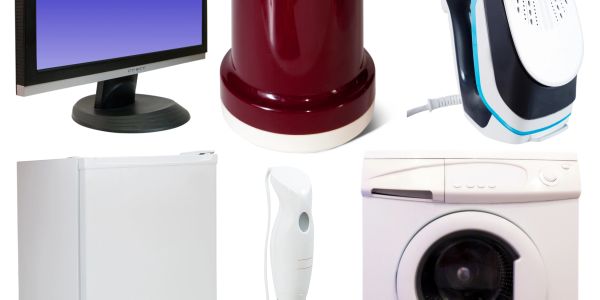 Çeşitli ev aletleri ve elektronik ürünler.