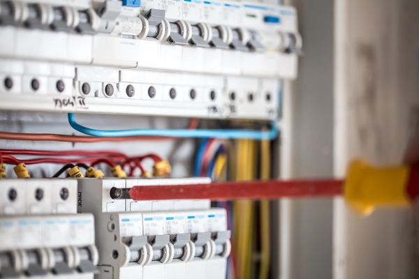 Electrical circuit breaker maintenance