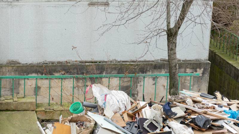 Efficient Junk Removal in Saint-Constant
