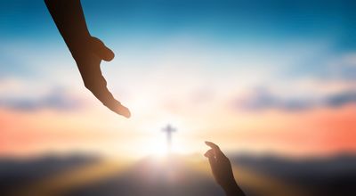 Es momento de tomar la mano de de Dios y caminar seguro con El.