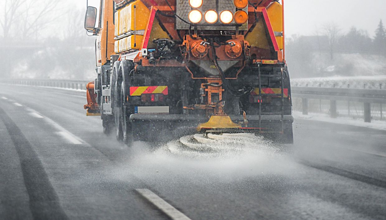 slip prevention salting services Kansas City office park de-icing Kansas City
