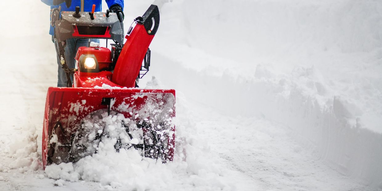 sidewalk snow removal sidewalk de-icing services 
sidewalk clearing Kansas City businesses