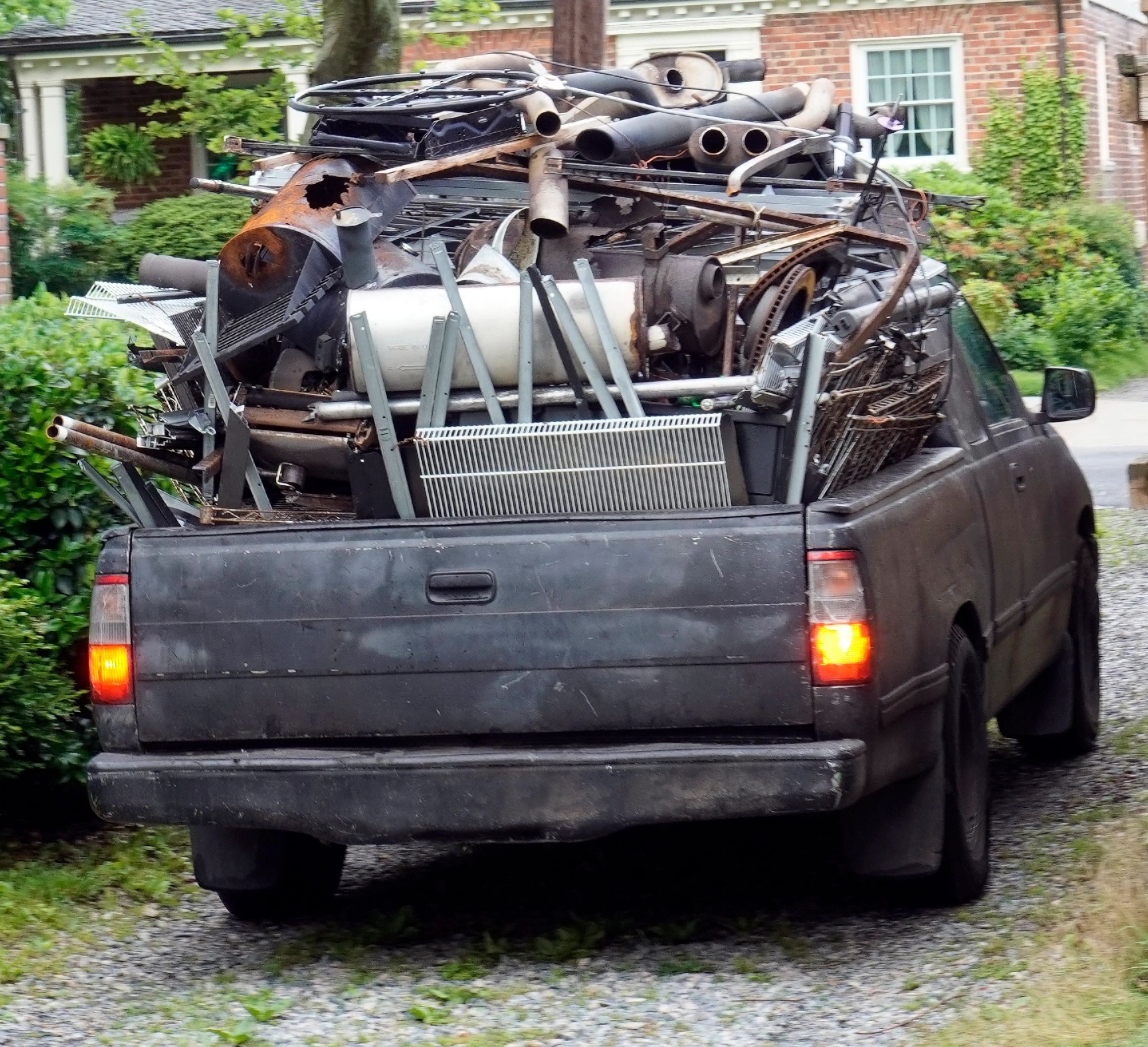 Cheap & Efficient Junk Removal in Delson