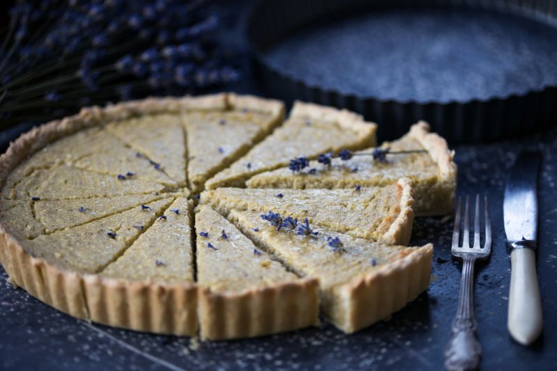 sweet cottage cheese tart with lavender"n