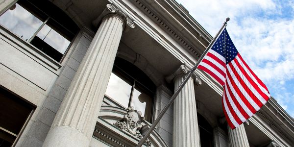 U.S. federal government building with the American flag, for official USCIS O-1 guidance