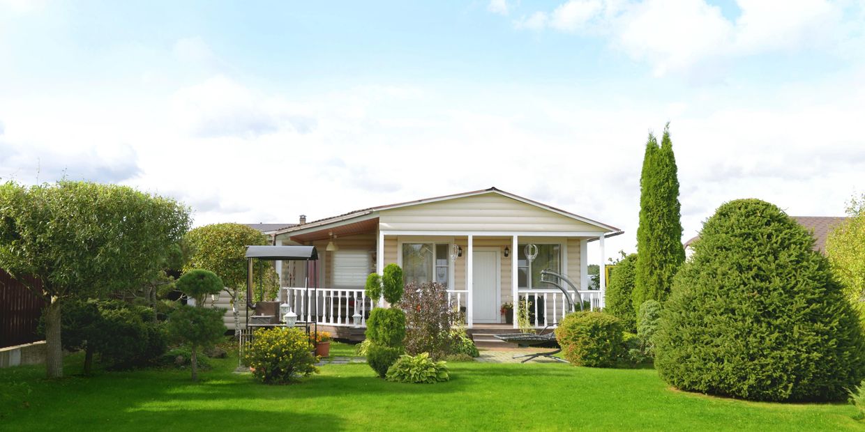 Professionally Manicured Lawn in Fayetteville, NC