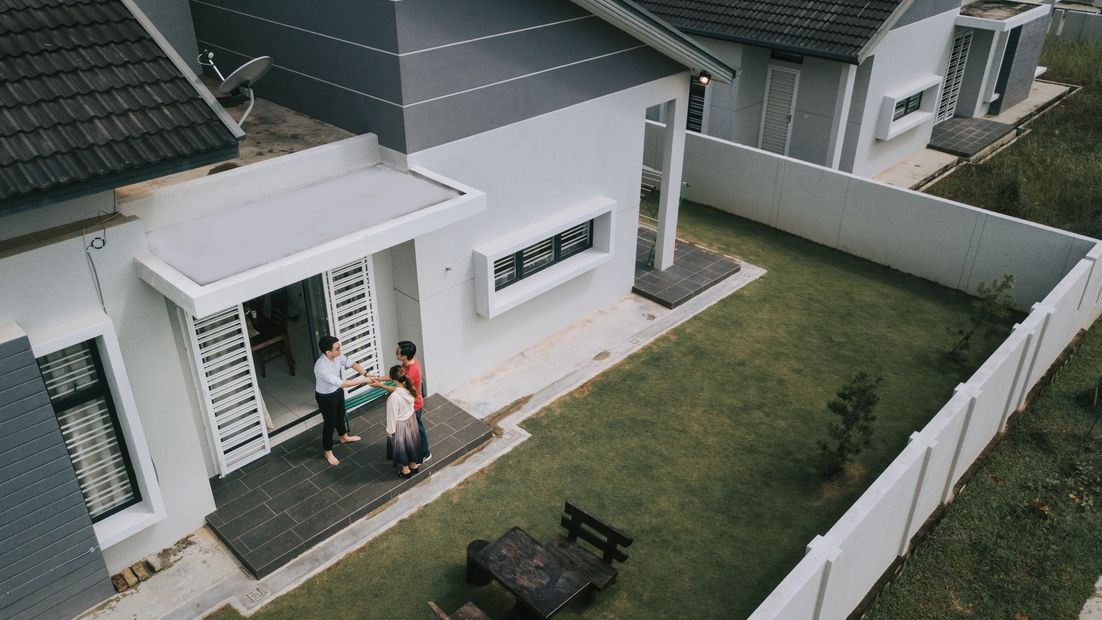 Homebuyer consulting session in a modern house.