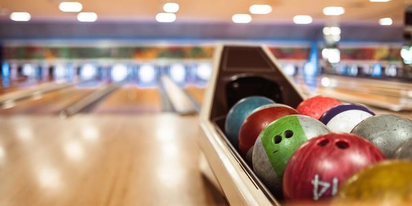 real estate auction auctioneer golf course marina campground bowling office building foreclosure ban