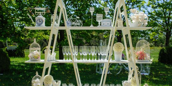 White scaffold glassware display