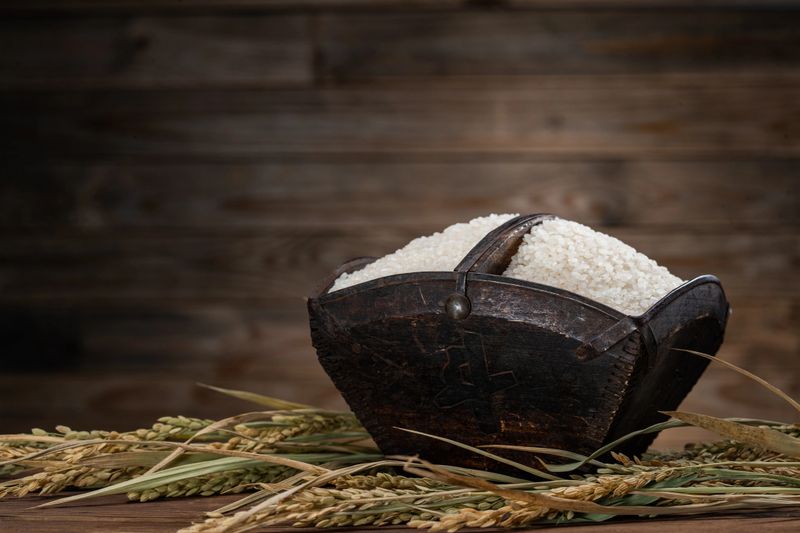 A bucket of rice and rice ear