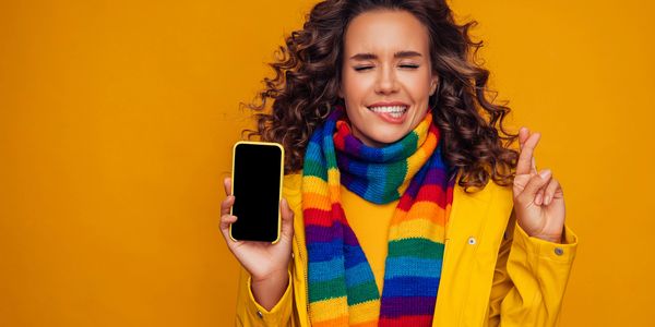 Girl crossing her fingers