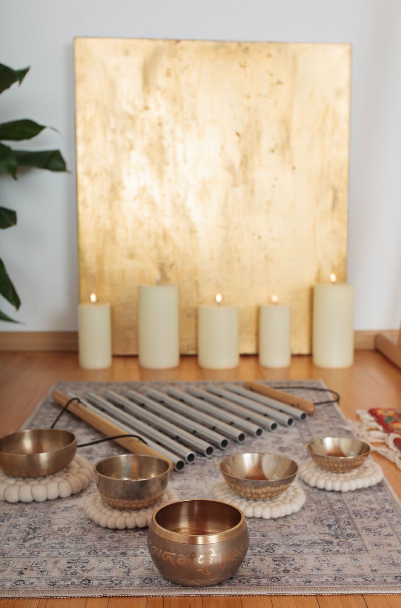Singing bowl, ceremony of welness, sound of tibet, candels and music