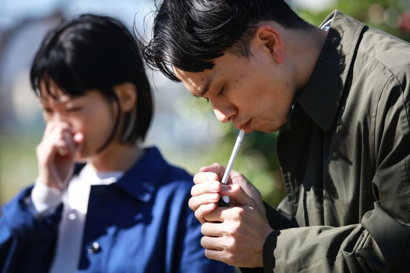 Men who smoke and women who dislike