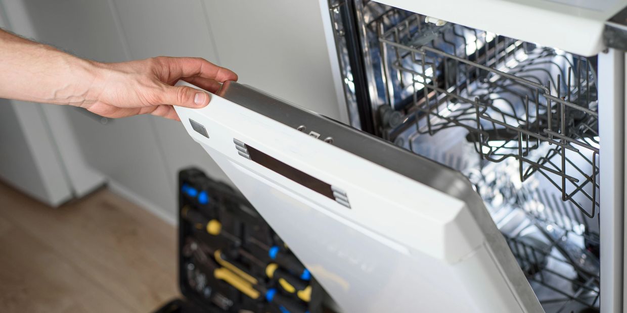 Bosch dishwasher repair specialists in Yonkers, NY. We fix draining, E24 error & leaks. 914-435-6869